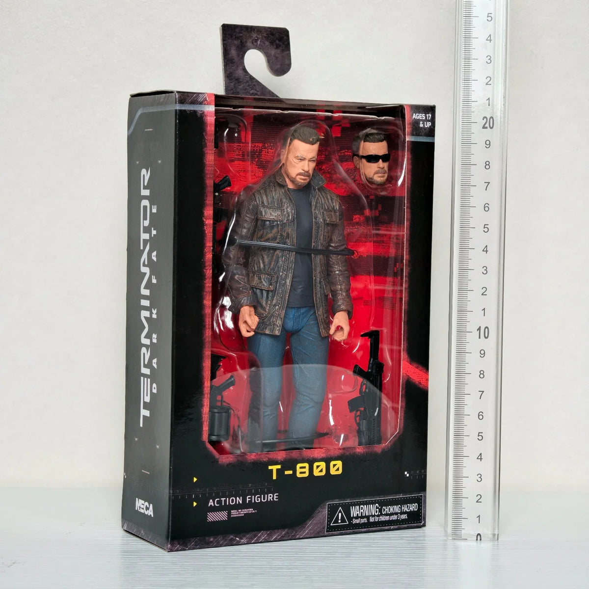 NECA Terminator Dark Fate T-800 Arnold Schwarzenegger Action Figure With Exchangeable Head & Multiple Guns Weapons Toy Gift