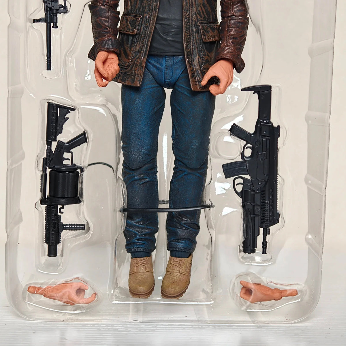 NECA Terminator Dark Fate T-800 Arnold Schwarzenegger Action Figure With Exchangeable Head & Multiple Guns Weapons Toy Gift